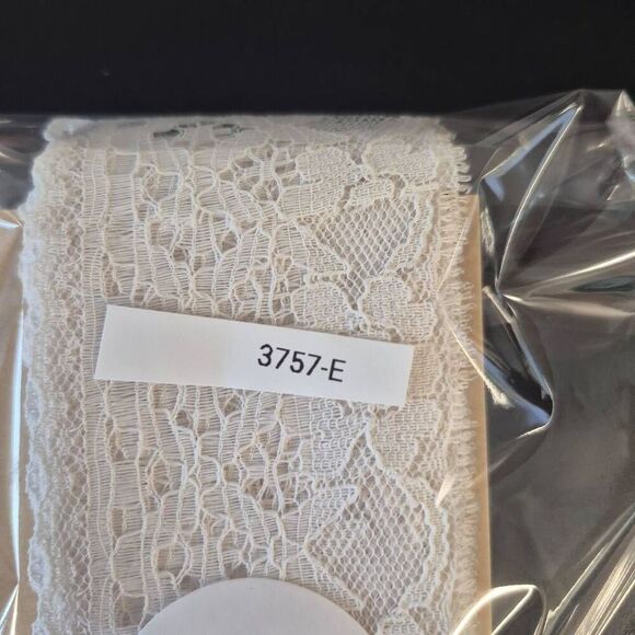Lace, Vintage White 2" wide x 7 yds - Picture 3 of 3